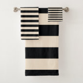 Chic Black Off-White Striped patroon Bad Handdoek (Insitu)