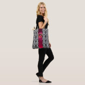 CHIC BLACK WHITE DAMASK, PINK FUCHSIA GEM MONOGRAM TOTE BAG (Op model)