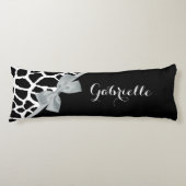 Chic Black White Giraffe Print Silver Bow en Name Lichaamskussen (Voorkant)