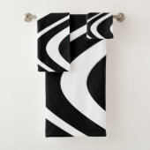 Chic Black & White Wavy Stripe Zebra Fashionable Bad Handdoek (Insitu)