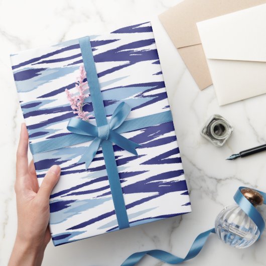 Chic-blauw en wit waterverf ikatroon cadeaupapier (Geschenken)