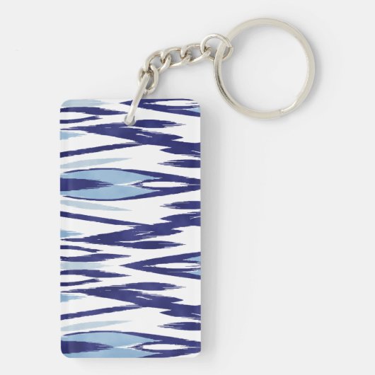 Chic-blauw en wit waterverf ikatroon sleutelhanger (achterkant)