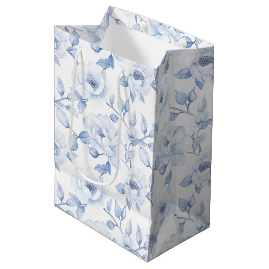 Chic Blauw Wit Bloemen Vrijgezellenfeest bruiloft Medium Cadeauzakje (Voorkant Gekanteld)