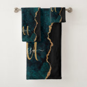 Chic Blauwgroen Gold Glitter Agate Custom Monogram Bad Handdoek (Insitu)