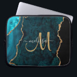 Chic Blauwgroen Gold Glitter Agate Custom Monogram Laptop Sleeve<br><div class="desc">Voeg een aanraking van glitter en glanzen toe aan uw laptop met deze aangepaste laptophoes met een blauwgroen achtergrond die is voorzien van faux Gold glitter. Pas uw monogram initiaal in hand geschreven manuscriptkalligrafie met jouw naam hierboven aan. Speciaal voor u ontworpen door Extreme T - shirts!</div>