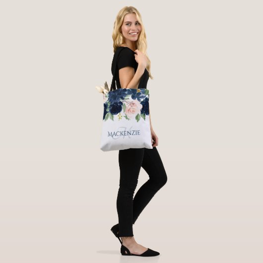 Chic Blooms | Navy Blue en Blush Pink Rose Custom Tote Bag (Op model)
