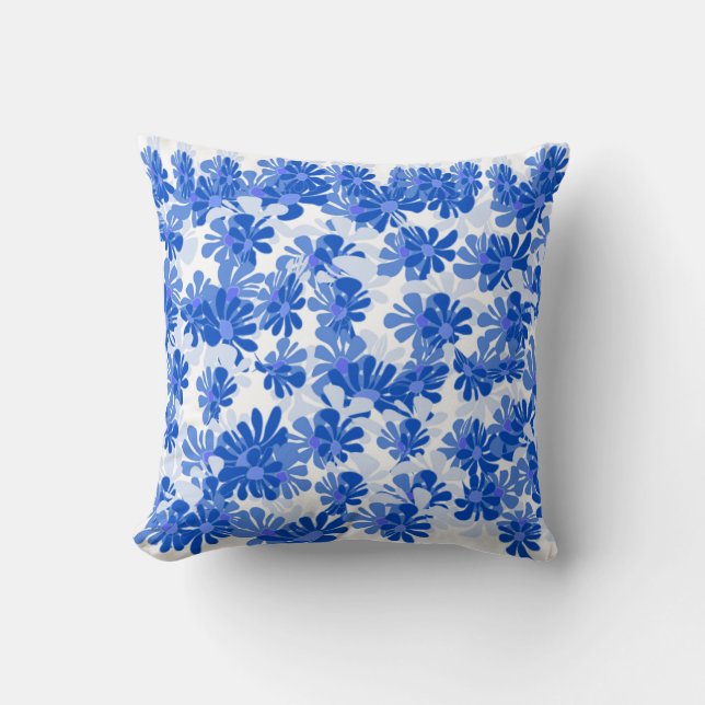 Chic Blossoms: Vibrant Blue Cushion Kussen (Voorkant)
