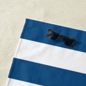 Chic Blue en White Stripes Personalized Strandlaken (In situ)