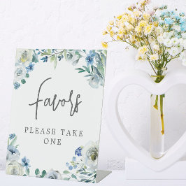 Chic Blue Floral Handgeschreven Script Wedding Fav Reclamebord Met Voetstuk