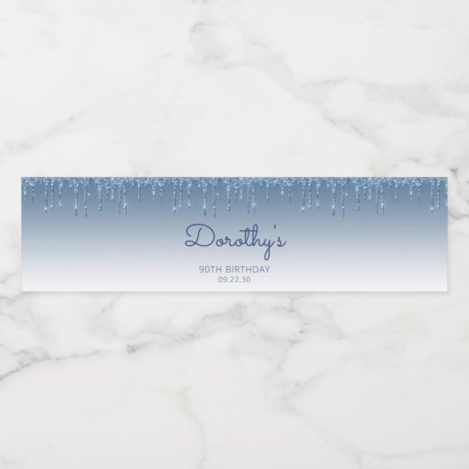 Chic Blue Glitter Drip 90th Birthday Party Waterfles Etiket (Enkel label)