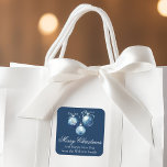 Chic Blue Merry Christmas Ornamenten Gepersonalise Vierkante Sticker<br><div class="desc">Deze chique niet-foto Merry Christmas sticker heeft een elegant blauw cursief script naast een  waterverf tekening van vakantie ornamenten met een strik. Pas deze mooie vakantie cadeau labels voor vrienden en familie met witte script.</div>