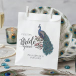 Chic Blue Peacock Bride Squad Bedankzakje<br><div class="desc">Deze chique Blue Peacock Bride Squad voorkeurstassen zijn voorzien van een handgetekende blauwe en blauwgroen pauw op Magnolia-takken in volle bloei in zwarte inkt en de titel "Bride Squad" in elegant script, allemaal tegen een trendy en chique zacht blauwe achtergrond. Personaliseer met de naam, de stad en de datum van...</div>