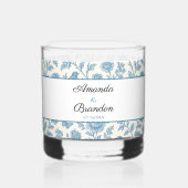 Chic Blue Toile de Jouy Floral Border Wedding Whisky Glas (Achterkant)