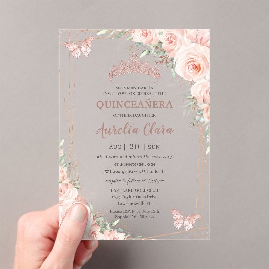 Chic Blush Floral Roos Gold Butterfly Quinceañera Acryl Uitnodigingen (Insitu (Draagbaar))