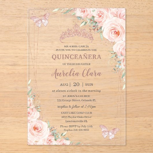 Chic Blush Floral Roos Gold Butterfly Quinceañera Acryl Uitnodigingen (Voorkant)