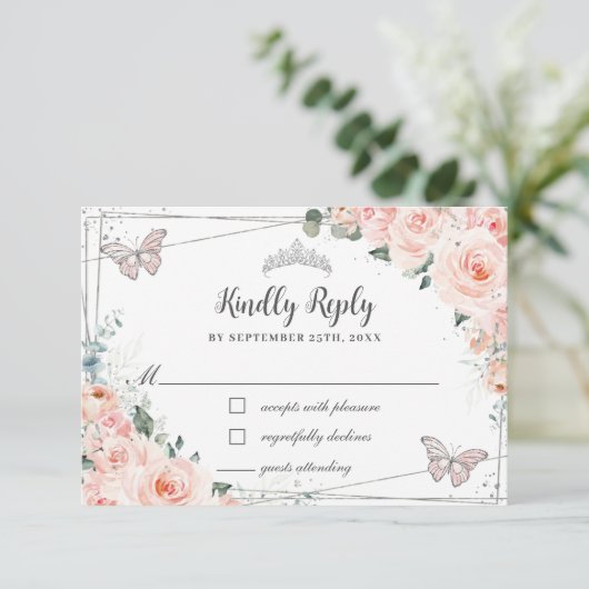 Chic Blush Floral Silver QUINCEAÑERA Butterflies RSVP Kaartje (Staand voorkant)