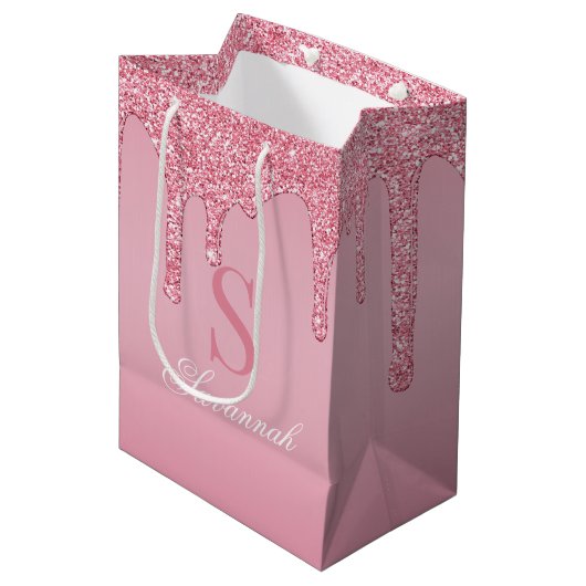 Chic Blush Pink Glitter Drips Sparkle Monogram Medium Cadeauzakje (Voorkant Gekanteld)