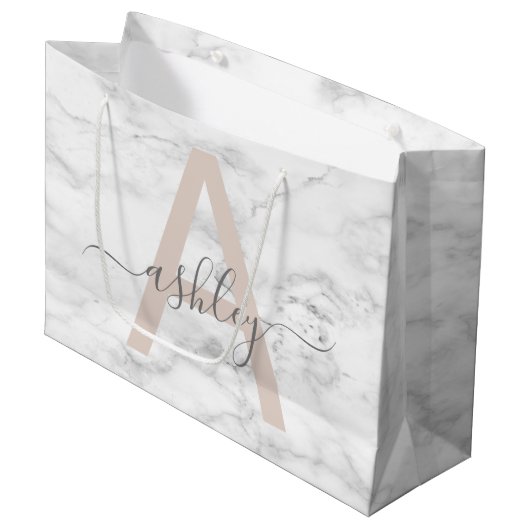 Chic Blush Pink White Marble Script Name Monogram Groot Cadeauzakje (Voorkant Gekanteld)