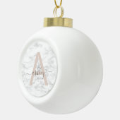 Chic Blush Pink White Marble Script Name Monogram Keramische Bal Ornament (Rechts)
