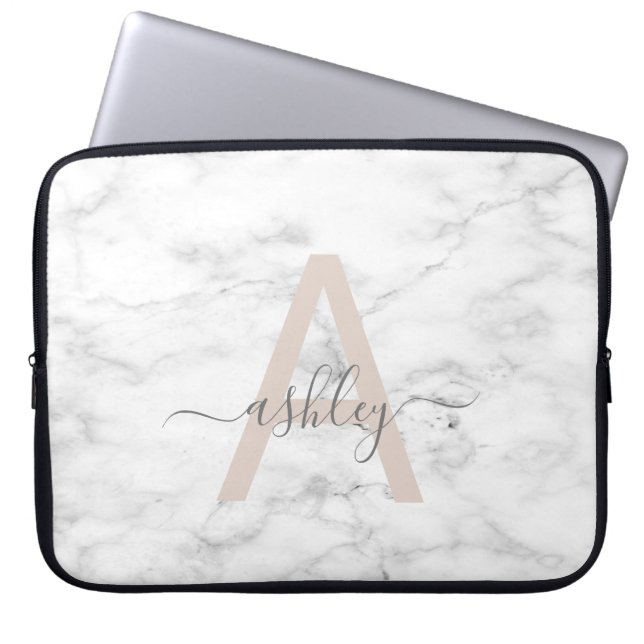 Chic Blush Pink White Marble Script Name Monogram Laptop Sleeve (Voorkant)