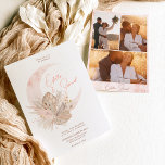 Chic boho rustic pampas floral moon foto bruiloft kaart<br><div class="desc">Voeg een aanraking van bohemen-elegantie toe aan uw bruiloft met Onze foto's op 3, roze en beige, rotsachtige trouwuitnodigingskaart met droomgedroogde pampas-florale, die de perfecte toon vormt met verfijnd, gedroogd pampasgras, bladeren en bloem met aardtoon, roze en beige kleuren en een licht, houten maan accent met een mooie moderne scriptborsteltypografie....</div>
