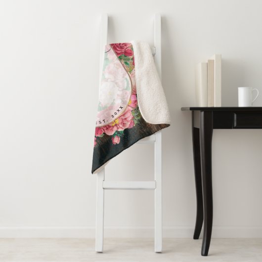 Chic Botanical  Wreatinmonogram Hout Sherpa Deken (In situ)