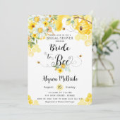 Chic Bride to Bee Yellow Floral Vrijgezellenfeest Kaart (Staand voorkant)