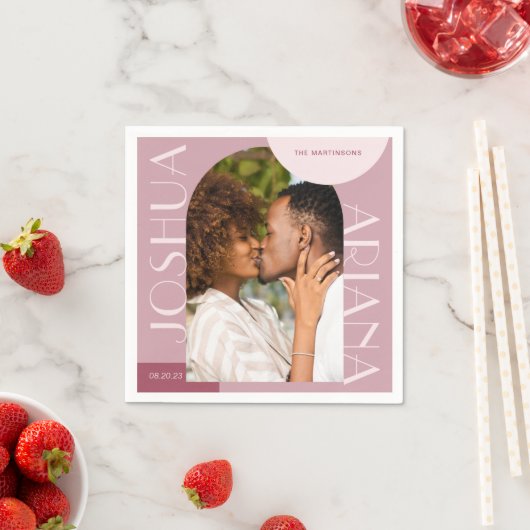 Chic Burgundy Arch Photo Wedding Servet (Insitu)