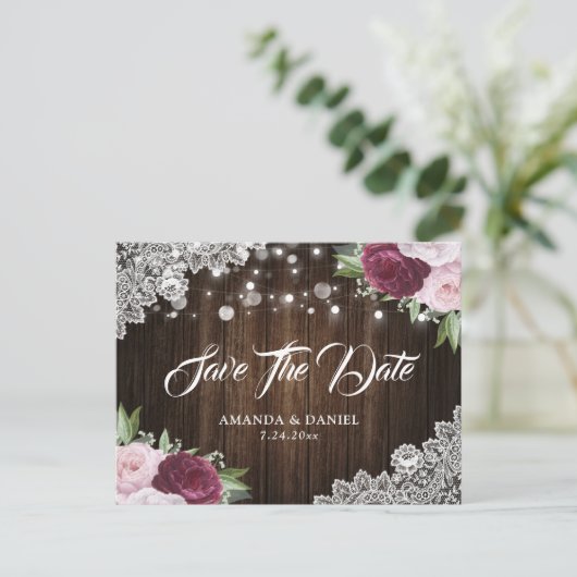 Chic Burgundy Blush Floral Save the Date Briefkaar Aankondigingskaart (Staand voorkant)