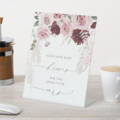 Chic Burgundy Dusty Roos Floral Hoeveel Kisses Reclamebord Met Voetstuk (Insitu)