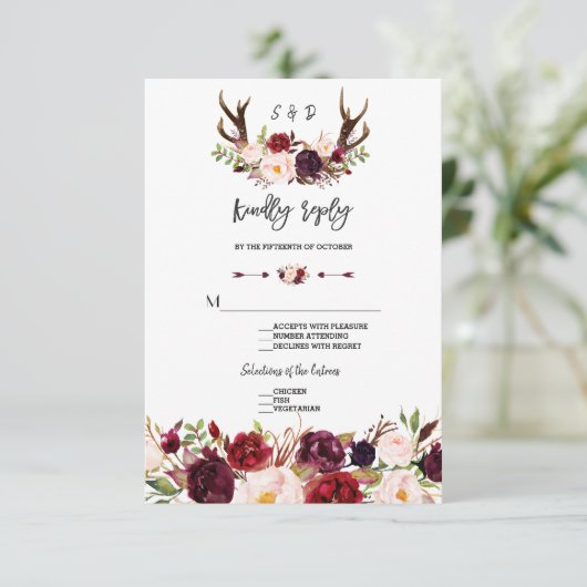 Chic Burgundy Floral Antlers Handschrift RSVP (Staand voorkant)
