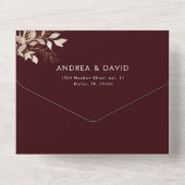 Chic Burgundy Gold Greenery QR Code RSVP Wedding  All In One Uitnodiging (Achterkant)