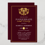Chic Burgundy Red & Gold Masquerade Sweet 16 Party Folie Uitnodiging<br><div class="desc">Chic Burgundy Red & Gold Masquerade Sweet 16 Party Folie Invitations. Met een gouden folie masker bovenaan tegen een rode achtergrond. Ideaal voor een modern,  maar stijlvol 16-jarig feest!</div>