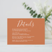 Chic Calligraphy Burnt Oranje Wedding Details Informatiekaartje (Staand voorkant)