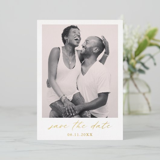 Chic Calligraphy Gold Photo Wedding Save the Date Folie Uitnodiging (Staand Voorkant)