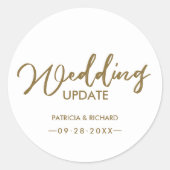 Chic Calligraphy Huwelijksupdate Goud Ronde Sticker (Voorkant)