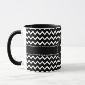 Chic Chevron Monogram M ZigZag in zwart-wit Mok (Links)