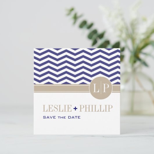 Chic Chevron Monogram Save the Date | marineblauw (Staand voorkant)