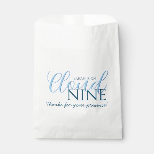 Chic Cloud Nine Modern Script bruiloftsborrel Bedankzakje (Voorkant)