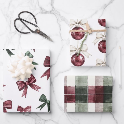 Chic Cream Brown Stripes Kerst Rode Ornamenten Inpakpapier Vel (Voorkant)