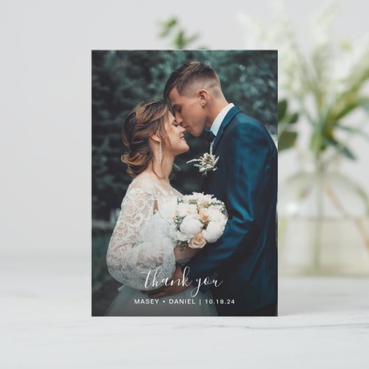 Chic Cursive Calligraphy Sage Green Photo Wedding Bedankkaart (Staand voorkant)