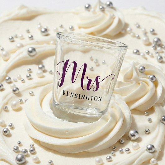 Chic Custom Mrs Newlywed Typography Shot Glas