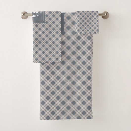 Chic Custom Name Towels Classic Grey Aesthetic Bad Handdoek (Insitu)