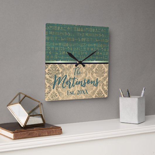 Chic Damask Egyptian Hieroglyphs Familienaam Vierkante Klok (Kantoor)