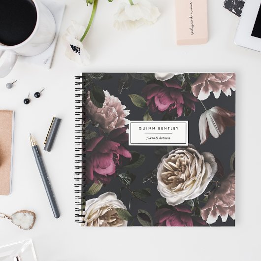 Chic Dark Floral op zwart | Gepersonaliseerd Notitieboek