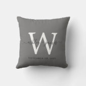 Chic Dark Gray White Monogram Weddenschap Keepslag Kussen (Achterkant)