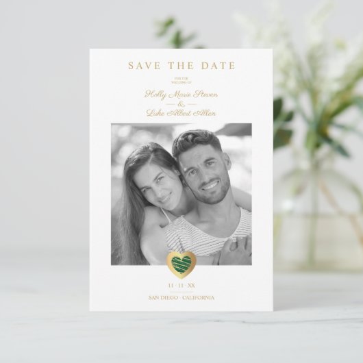 Chic Dark Green & Gold Heart Foto Couple Wedding Save The Date (Staand voorkant)