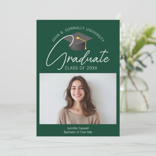 Chic Donkergroen Afstuderen Foto 2025 Afstuderen Aankondiging (Staand voorkant)