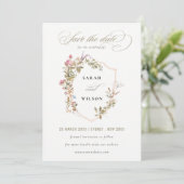 Chic Dusky Pink Blush Wildflower Crest Wedding Save The Date (Staand voorkant)