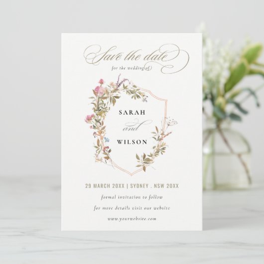 Chic Dusky Pink Blush Wildflower Crest Wedding Save The Date (Staand voorkant)